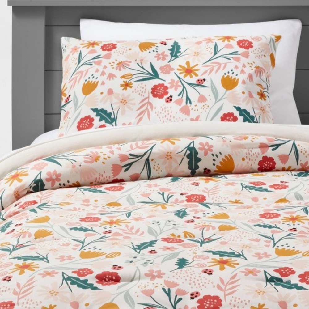 Twin comforter